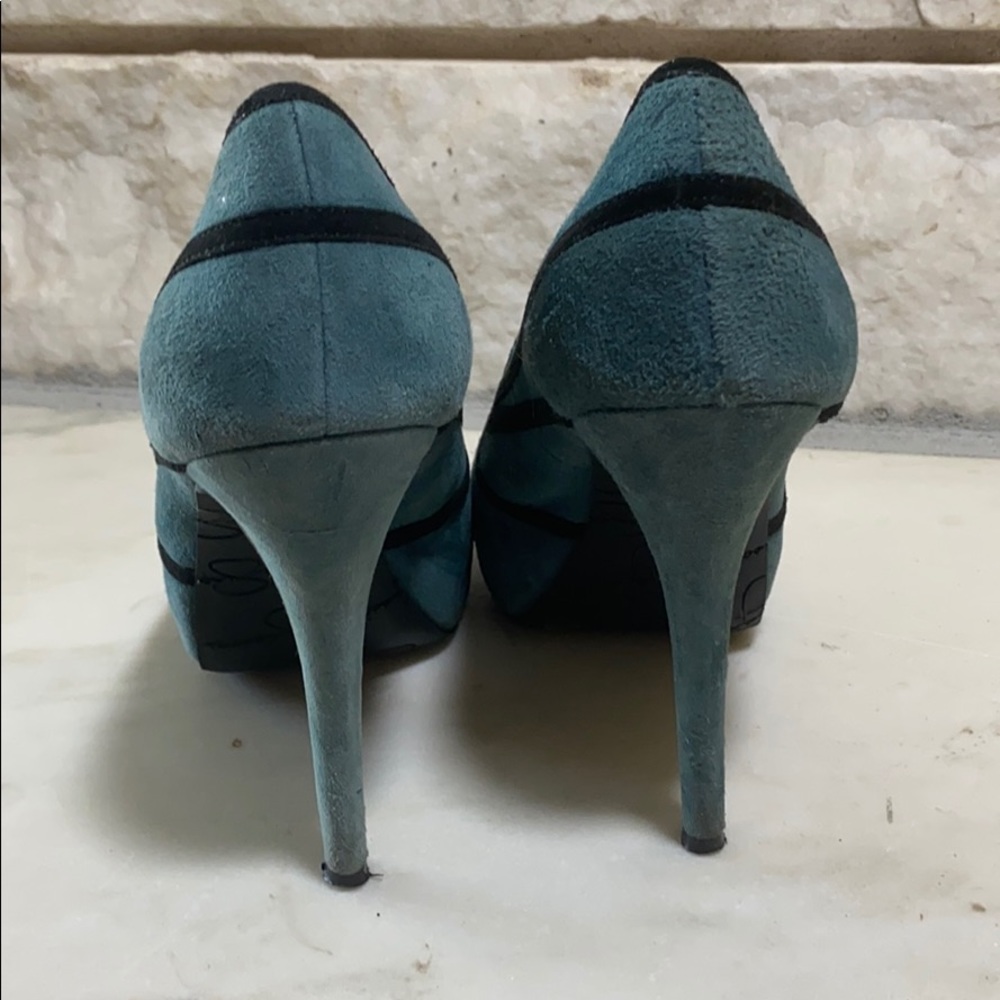 JESSICA SIMPSON Suede Heels - Picture 4 of 7